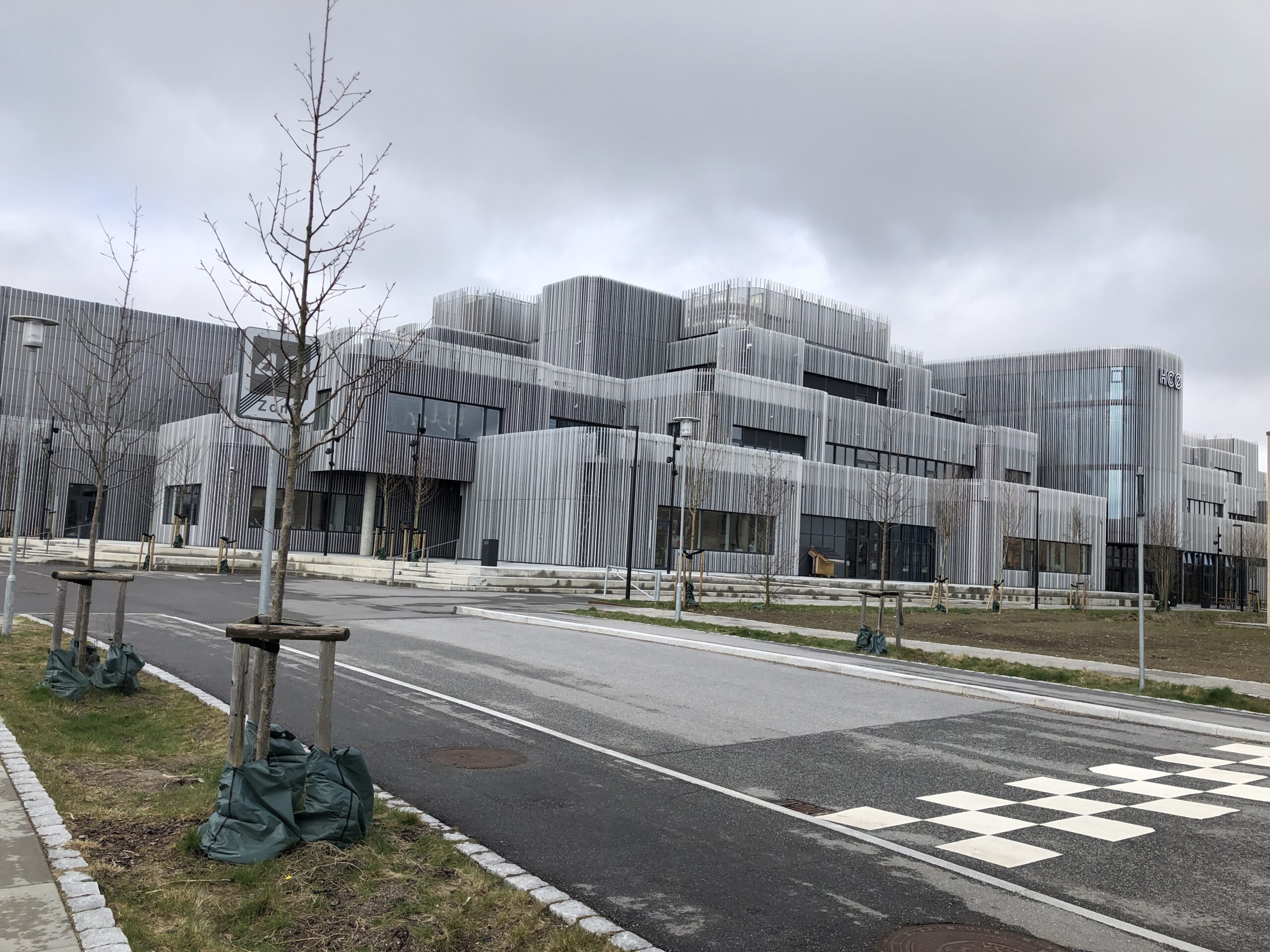 H.C. Ørsted Gymnasium : un bâtiment vivant habité par un projet pédagogique vibrant/living building inhabited by a vibrant educational project
